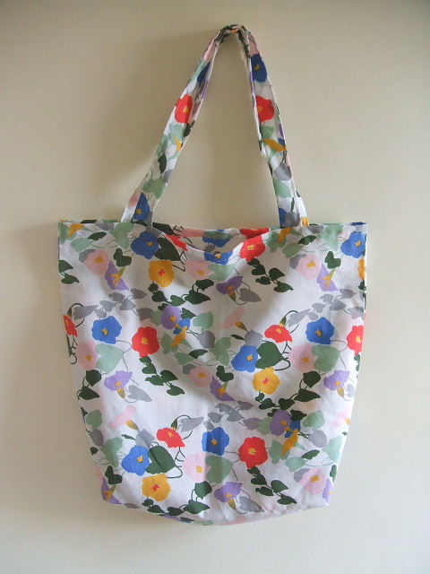 DIY: No-Sew Tote Bag From A Pillowcase